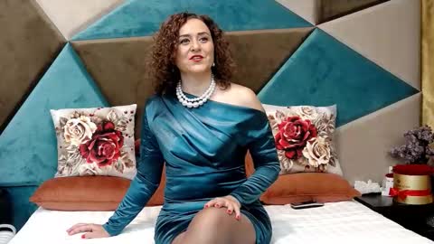 KateQueenston --  online show from October 20, 10:35 pm