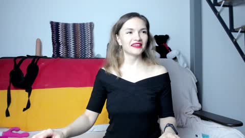 Snapshot of katherinemidnight chatting on December 12, 3:37 pm Katherine online show from December 12, 3:37 pm