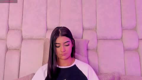 katherineruiz_ online show from March 14, 1:45 pm