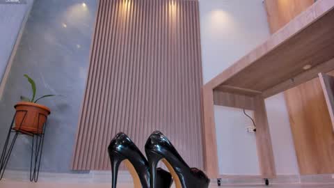 Snapshot of katherinlevinee chatting on December 11, 8:18 pm KatherinLevinee online show from December 11, 8:18 pm