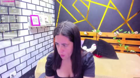 Snapshot of kathina_giraldo chatting on December 5, 12:55 pm Paola online show from December 5, 12:55 pm