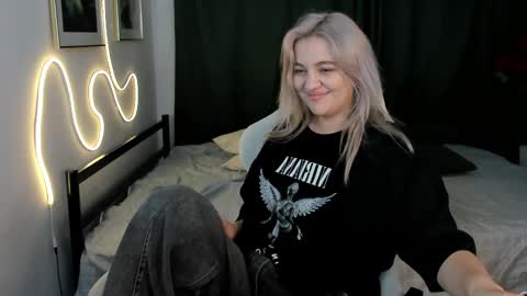 Katie online show from February 22, 6:42 pm