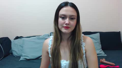 Snapshot of katiecream69 chatting on October 28, 3:40 pm katiecream69 online show from October 28, 3:40 pm
