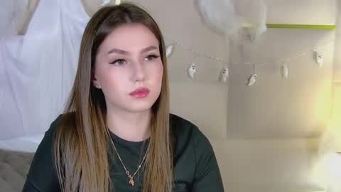 katiereeves online show from October 31, 7:18 pm