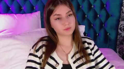 katiereeves online show from November 18, 6:09 pm