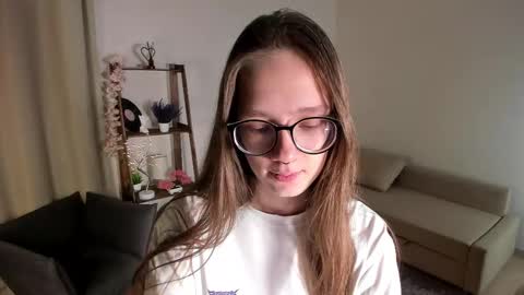 Snapshot of katinatonge chatting on October 13, 1:52 am Scarlett online show from October 13, 1:52 am