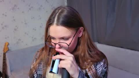 Hello im Caroline online show from March 17, 3:10 am