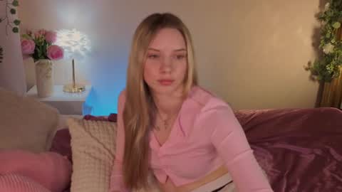 katt_yy online show from July 7, 6:47 am