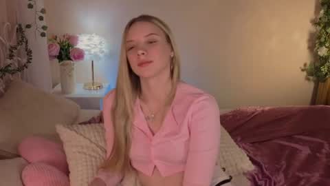 katt_yy online show from July 7, 7:23 am