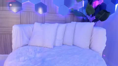    online show from March 1, 9:03 pm