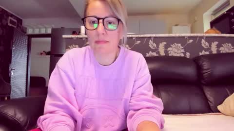 Katy online show from April 30, 8:19 am