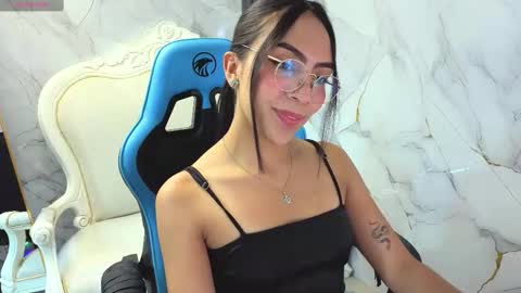 Snapshot of katyrider_a chatting on October 20, 2:09 pm katyrider_a online show from October 20, 2:09 pm