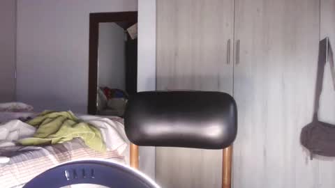  Khawit  online show from October 22, 7:24 am