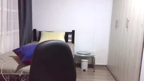  Khawit  online show from November 4, 10:59 pm