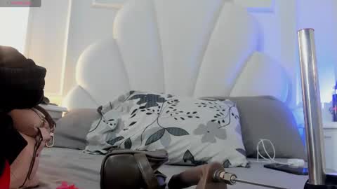 kaylachannell online show from July 25, 10:22 am