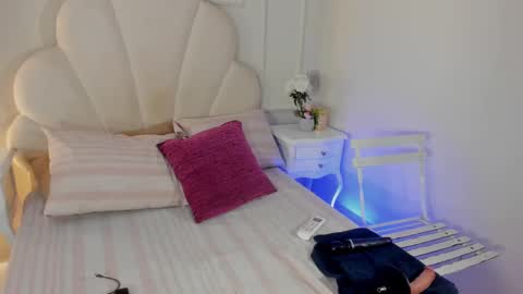 kaylachannell online show from October 22, 4:17 am