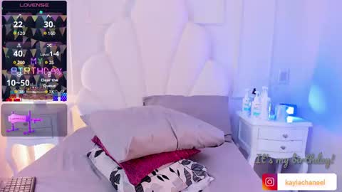 kaylachannell online show from June 26, 5:20 am