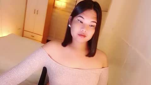 Y O U R        F U T U R E       K A Y L E E  online show from September 13, 11:46 pm