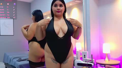 Keily Ross online show from May 15, 8:33 pm