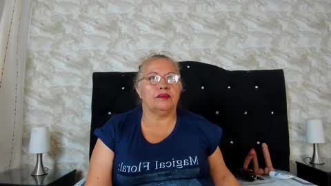 Snapshot of keiralennox chatting on October 20, 11:35 am online show from October 20, 11:35 am