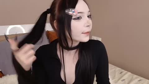 Keira online show from April 29, 5:30 pm