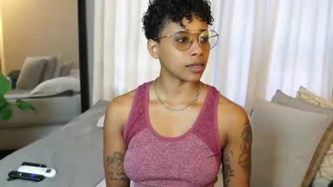 kelly__thomson online show from June 24, 12:48 pm