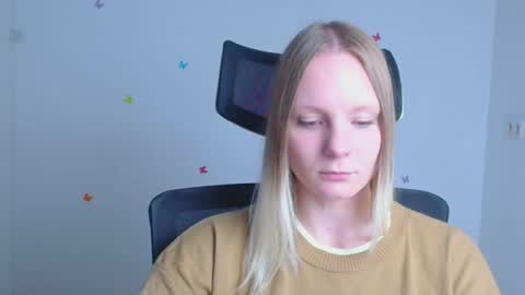 Snapshot of kelly_lly chatting on October 4, 5:50 pm Kelly online show from October 4, 5:50 pm