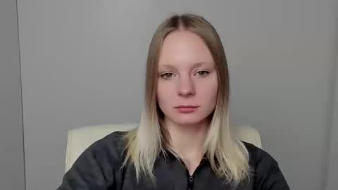 Snapshot of kelly_lly chatting on October 8, 12:20 pm Kelly online show from October 8, 12:20 pm