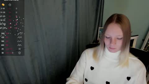 Snapshot of kelly_lly chatting on October 18, 6:49 am Kelly online show from October 18, 6:49 am