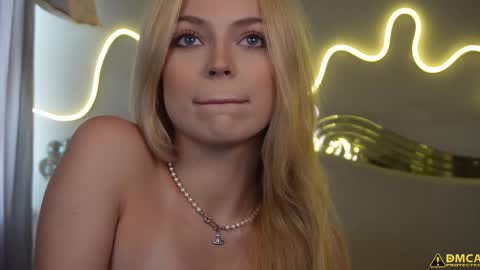 Snapshot of kelly_peachpiee chatting on September 27, 5:25 am kelly_peachpiee online show from September 27, 5:25 am
