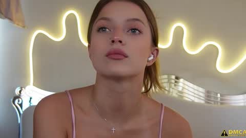 kelly_peachpiee online show from March 19, 5:23 am