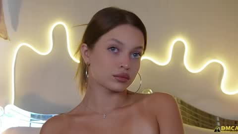 kelly_peachpiee online show from March 16, 5:21 am