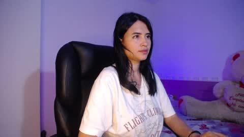 Snapshot of kelly_richardson1 chatting on January 6, 10:47 pm elena online show from January 6, 10:47 pm