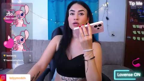 Snapshot of kelly_richardson1 chatting on October 16, 11:07 pm elena online show from October 16, 11:07 pm