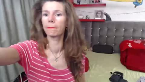 kelly online show from October 19, 12:01 am