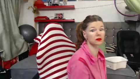 kelly online show from February 1, 1:21 pm