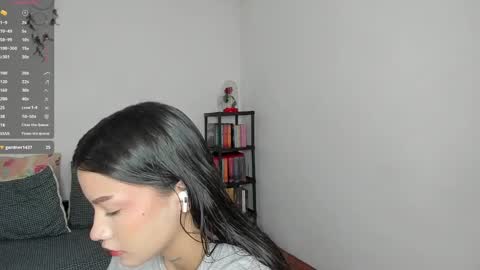 Kendal online show from December 20, 3:10 pm