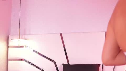 kendall_evanss_ online show from June 7, 7:32 pm