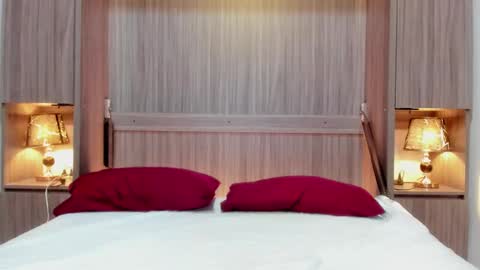 Kendal online show from December 5, 12:00 pm