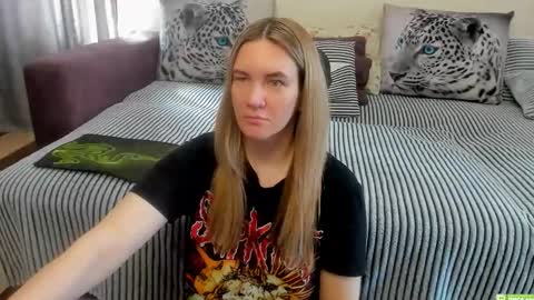 Kendra online show from May 26, 2:22 am