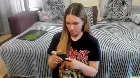 Kendra online show from May 4, 2:15 am