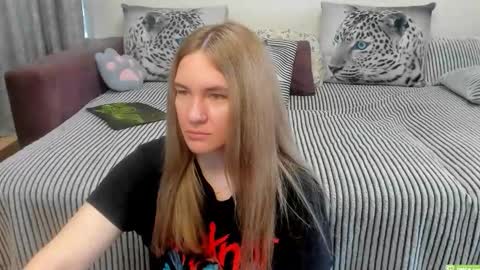 Kendra online show from May 14, 1:22 am