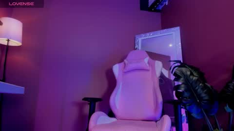 kendrachavez_ online show from October 16, 11:29 pm