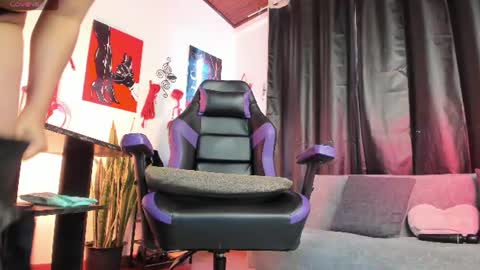kenia_thompsom01 online show from July 10, 9:48 pm