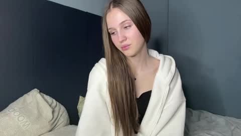 Kara online show from April 3, 3:32 pm