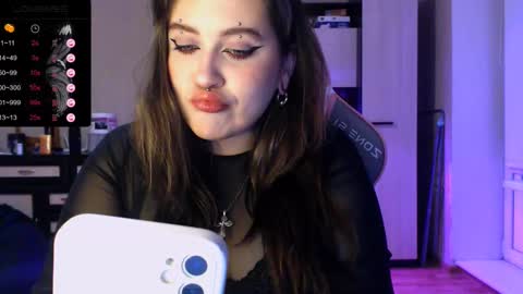 Snapshot of keshamoon chatting on January 28, 2:42 pm Kesha online show from January 28, 2:42 pm