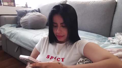 Laura online show from May 5, 4:21 pm