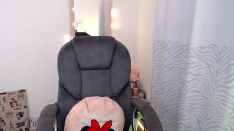 Snapshot of khal_girl chatting on February 6, 1:32 pm Liss online show from February 6, 1:32 pm