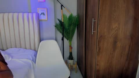 khate_smith online show from April 30, 5:40 pm