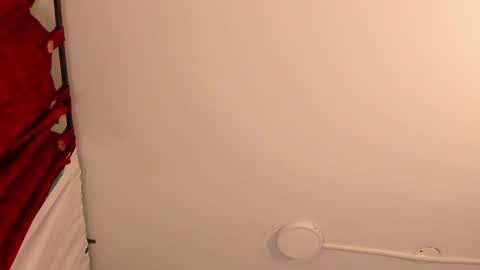 Snapshot of khloe_houston chatting on February 16, 12:22 am Khloe online show from February 16, 12:22 am